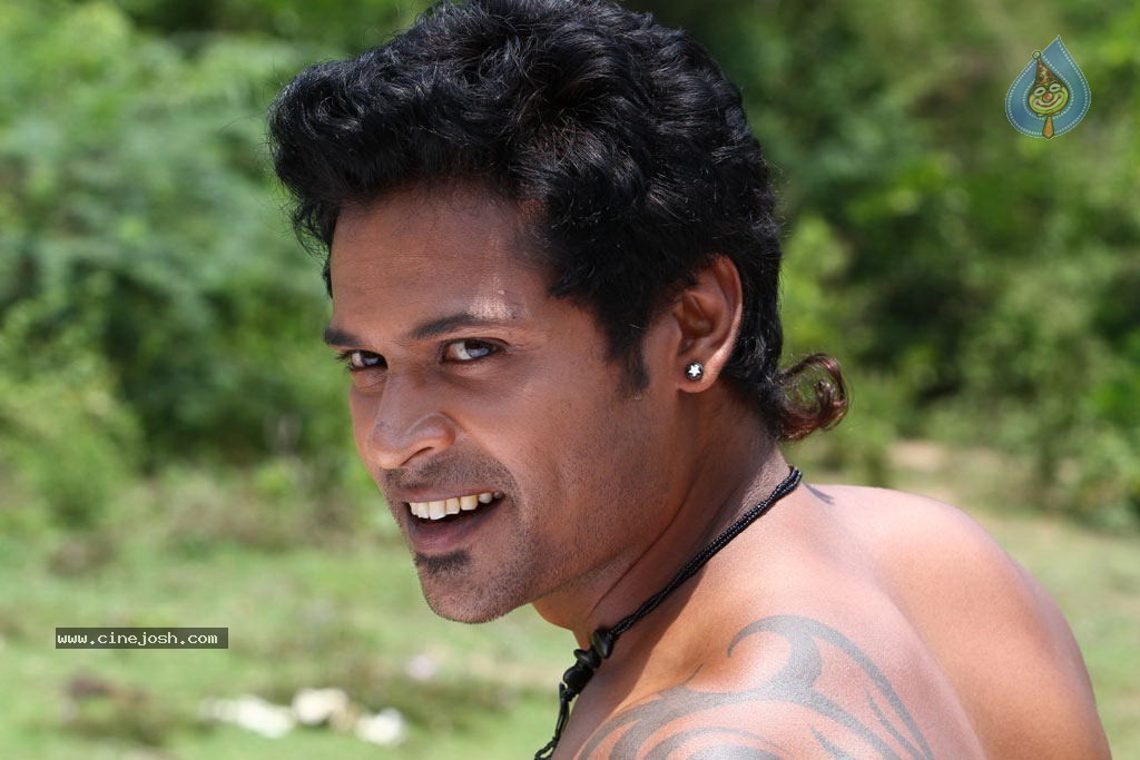 Sowdharya Tamil Movie Hot Stills - 67 / 92 photos