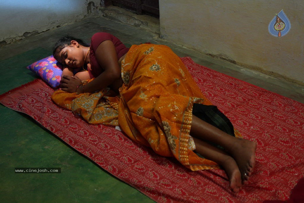 Sowdharya Tamil Movie Hot Stills - 72 / 92 photos