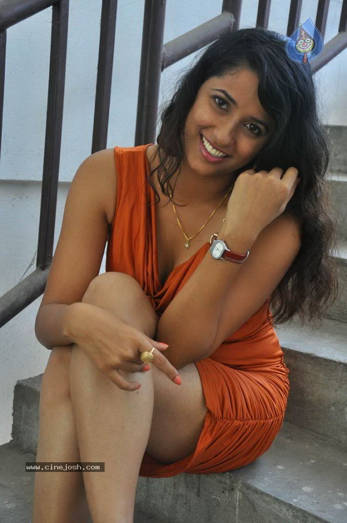Sravya Reddy Hot Photos - 47 / 64 photos