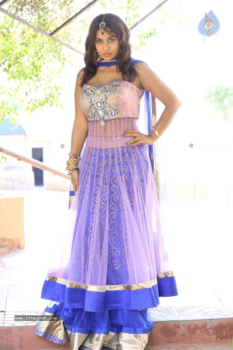 Sri Reddy Spicy Stills - 120 / 150 photos