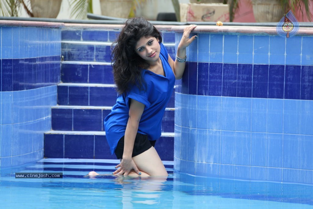 Supriya New Hot Photos - 42 / 81 photos