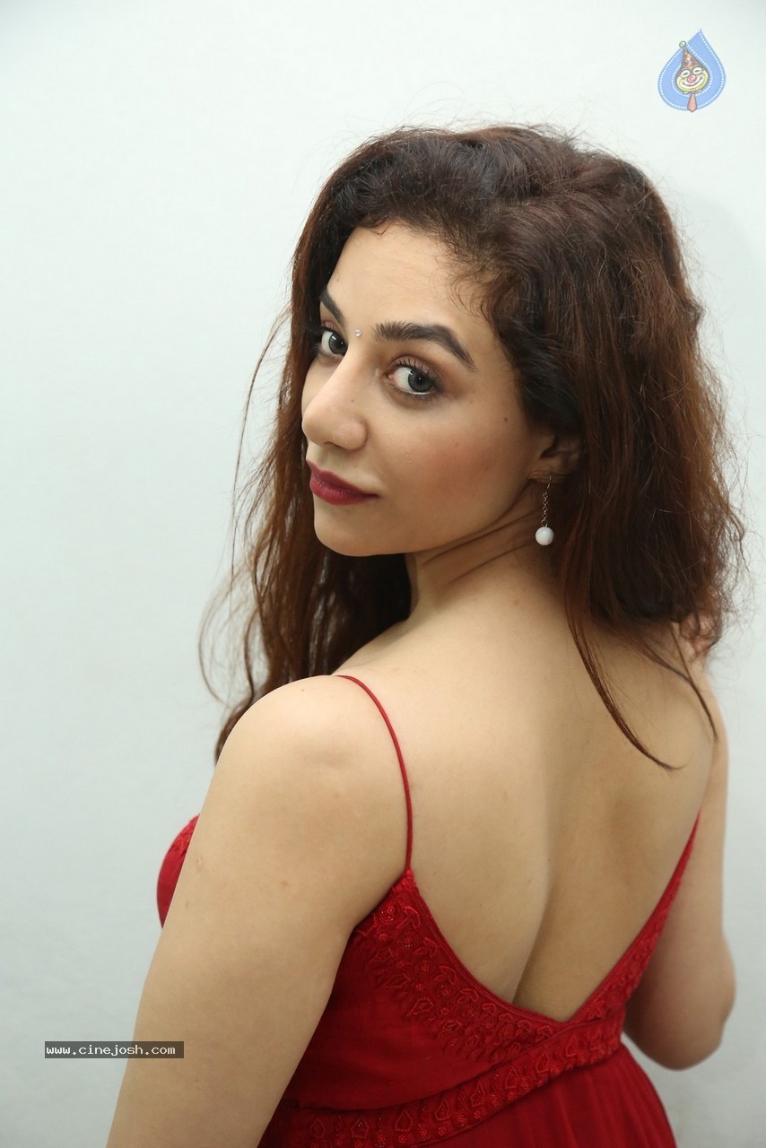 Surabhi Hot Stills - 13 / 78 photos