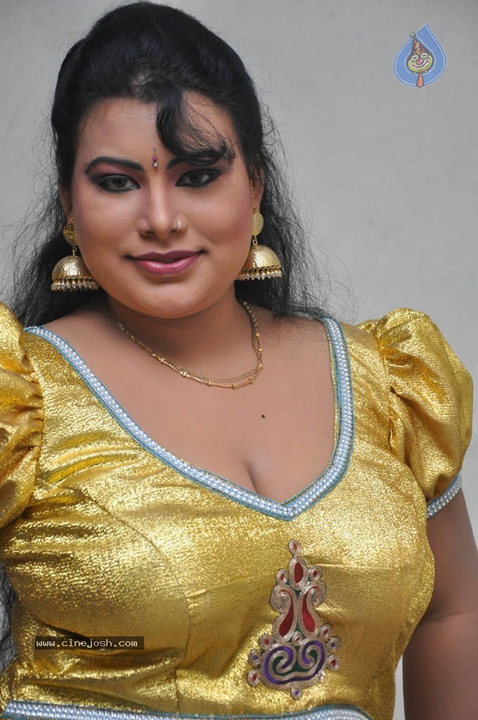 Sushmita Hot Photos - 15 / 30 photos