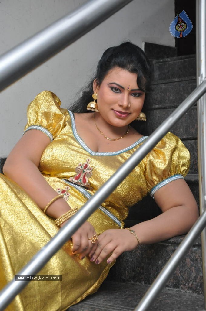 Sushmita Hot Photos - 26 / 30 photos