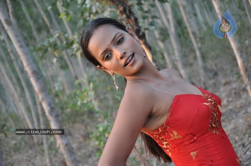Susi Appadithan Tamil Movie Spicy Stills - 30 / 102 photos