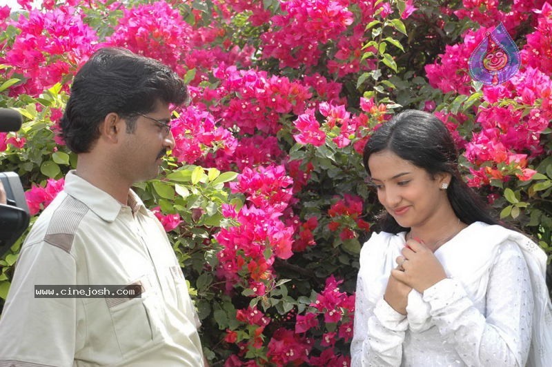 Susi Appadithan Tamil Movie Spicy Stills - 32 / 102 photos