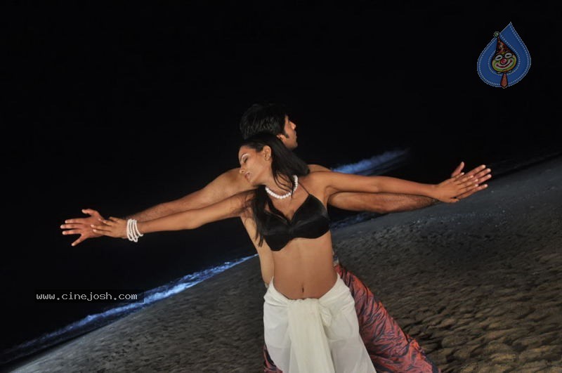 Susi Appadithan Tamil Movie Spicy Stills - 42 / 102 photos