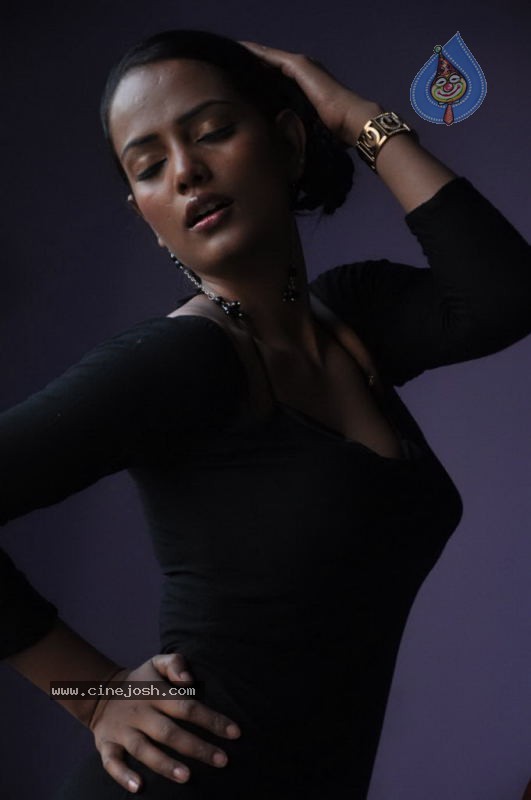 Susi Appadithan Tamil Movie Spicy Stills - 84 / 102 photos