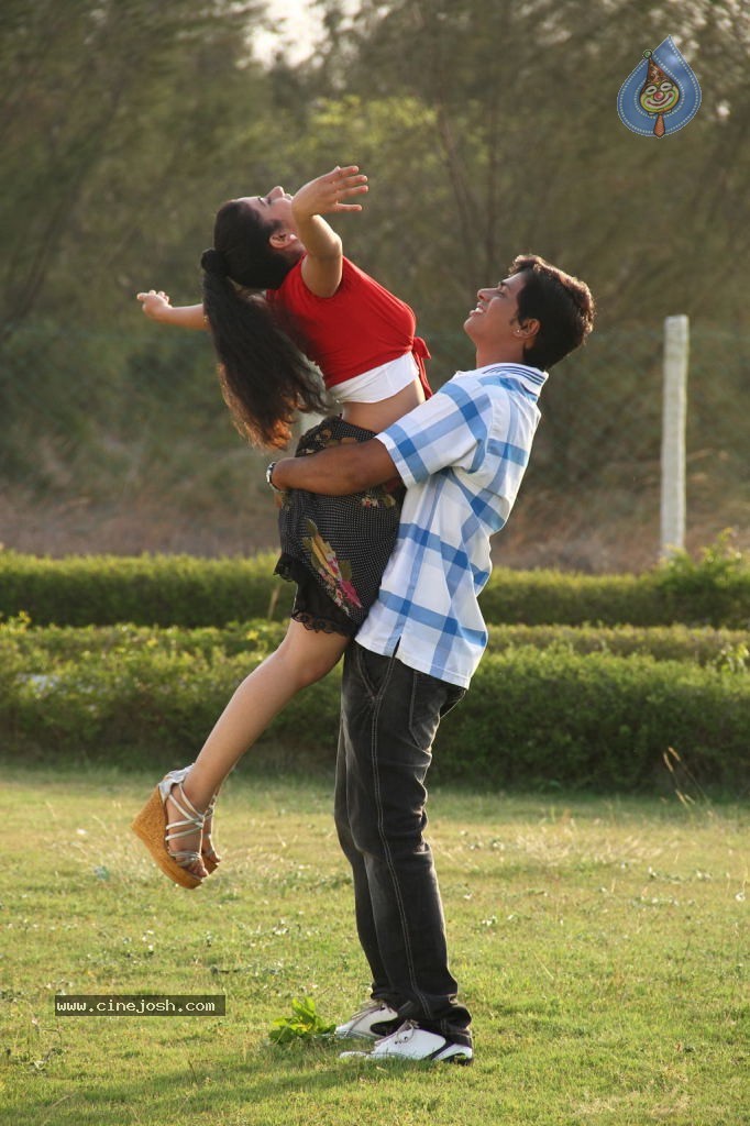 Sutta Pazham Sudatha Pazham Tamil Movie Hot Stills - 22 / 51 photos