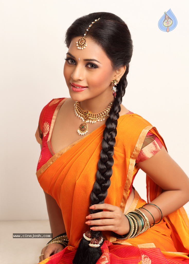 Suza Hot Photo Shoot Photos - 15 / 27 photos