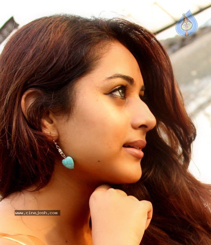 Suza Hot Photo Shoot Photos - 19 / 27 photos