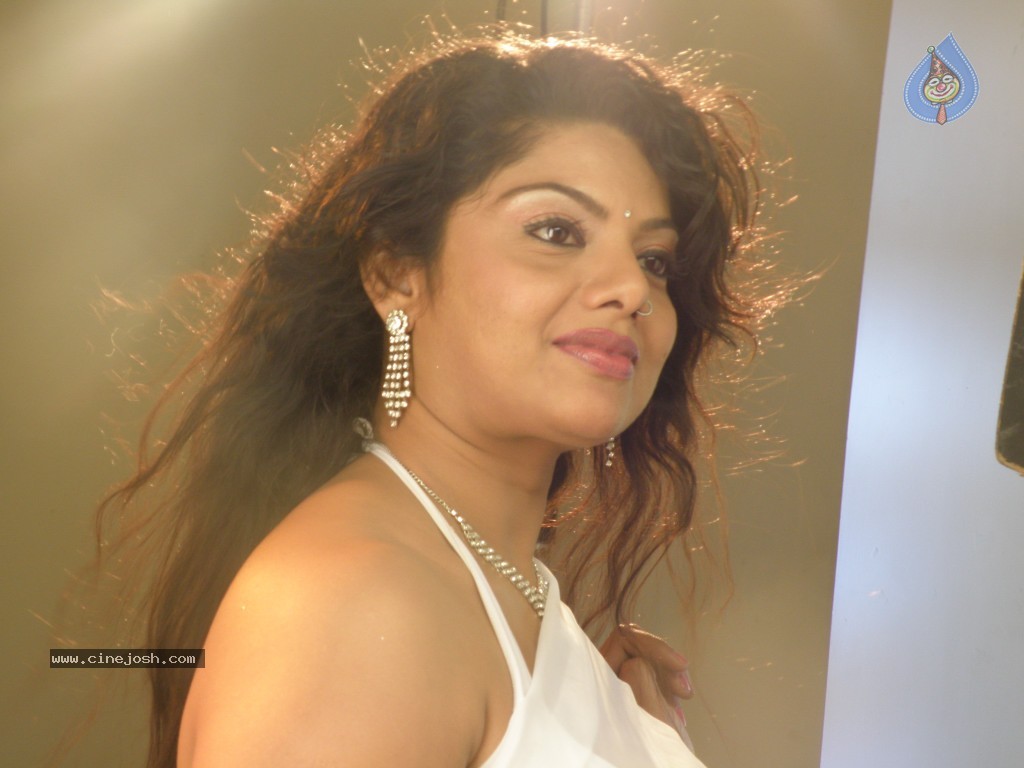 Swathi Varma 3 - 5 / 42 photos