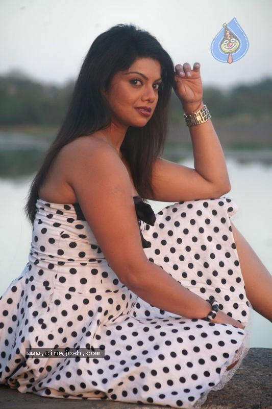 Swathi Varma 1 - 18 / 28 photos