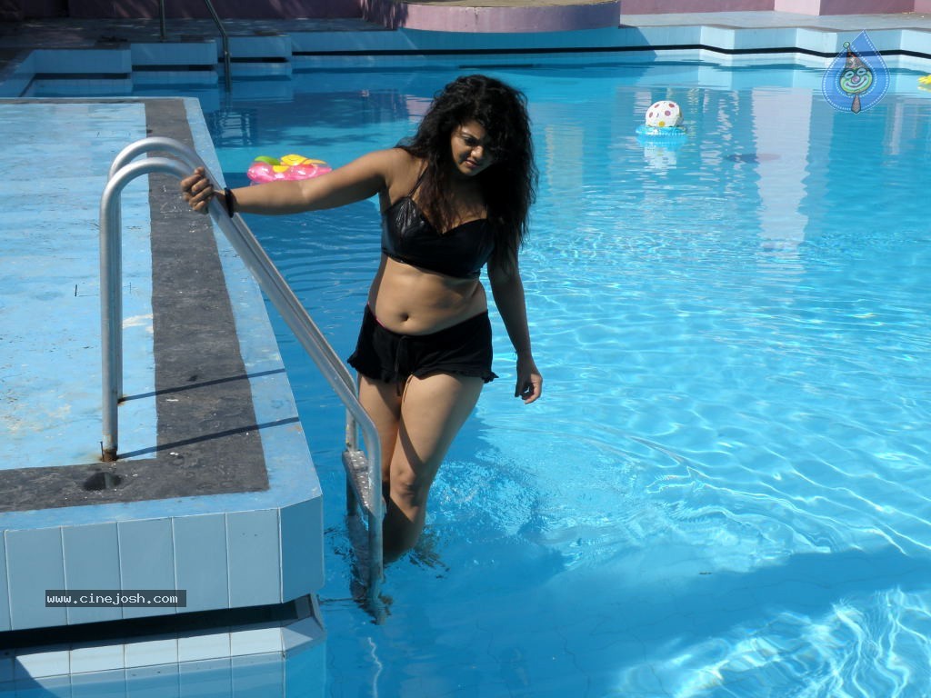 Swathika New Spicy Gallery - 30 / 31 photos