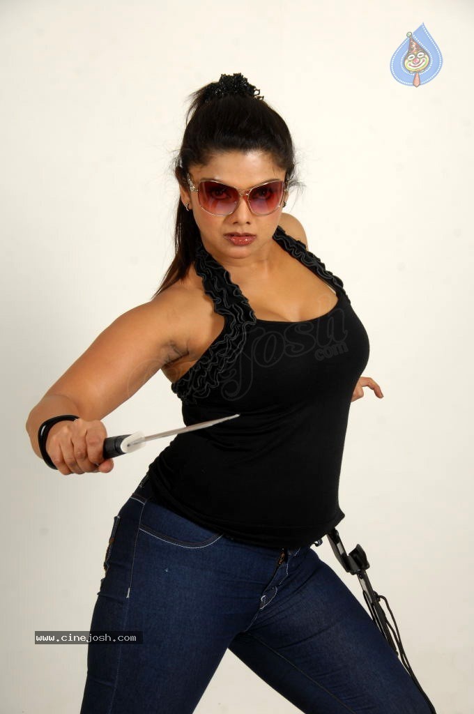 Swathika New Spicy Stills - 8 / 75 photos