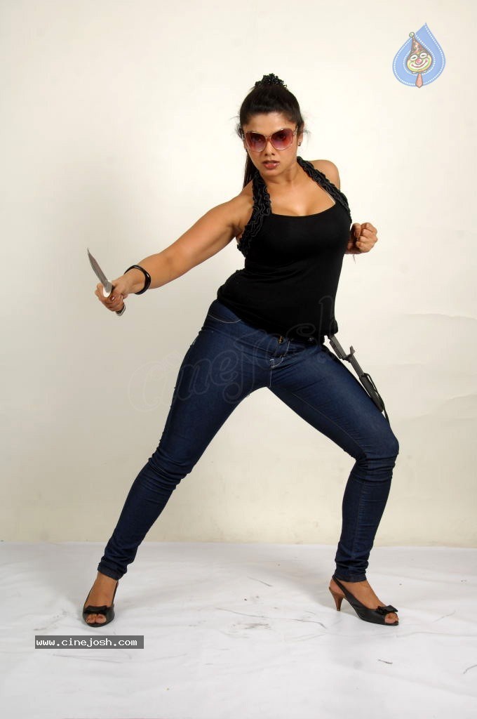 Swathika New Spicy Stills - 9 / 75 photos