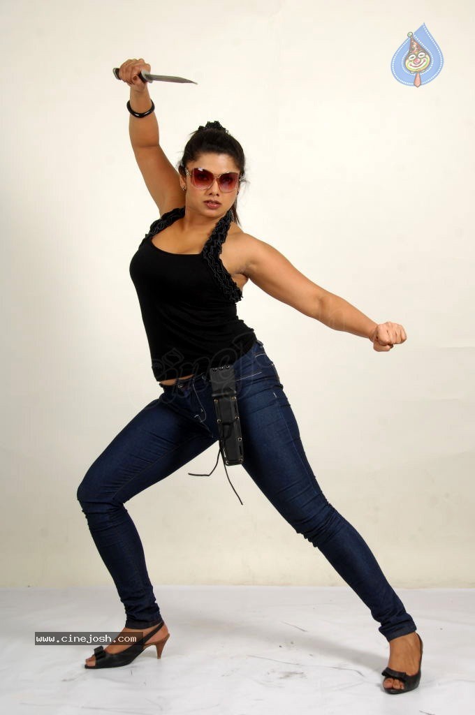 Swathika New Spicy Stills - 16 / 75 photos