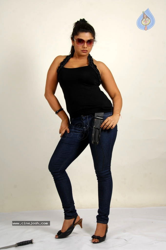Swathika New Spicy Stills - 19 / 75 photos