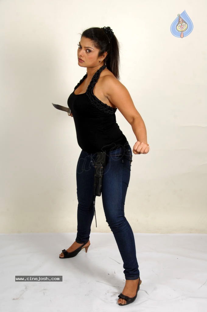 Swathika New Spicy Stills - 22 / 75 photos