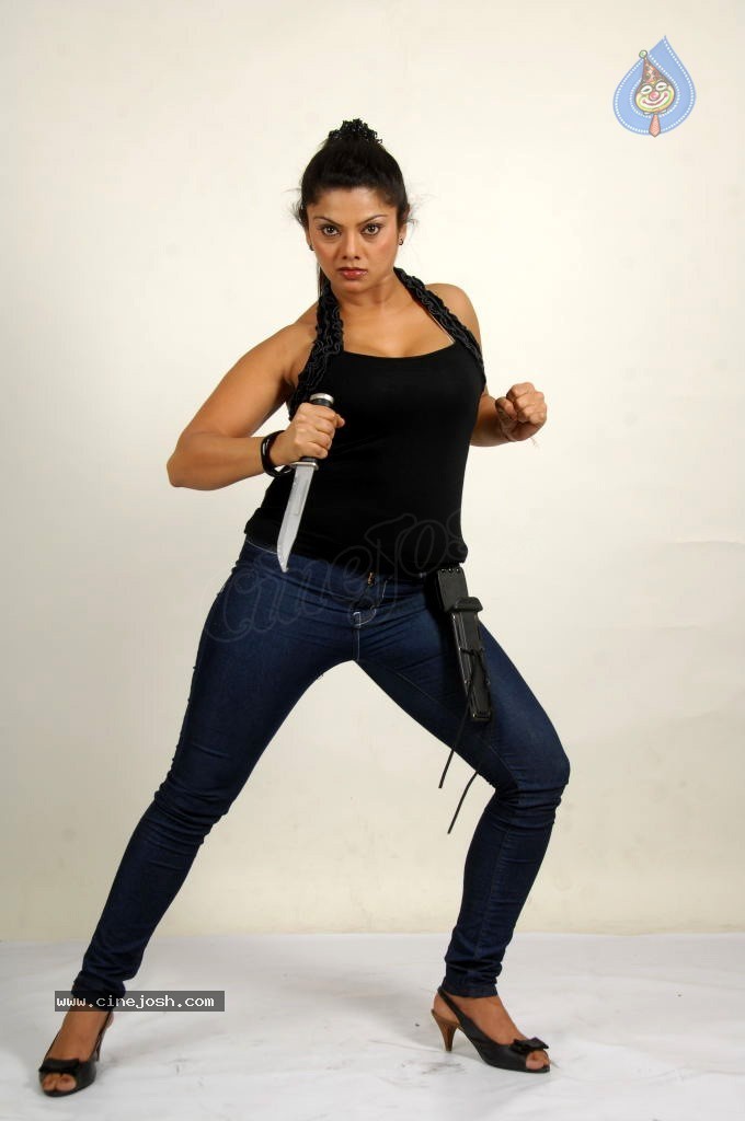 Swathika New Spicy Stills - 30 / 75 photos