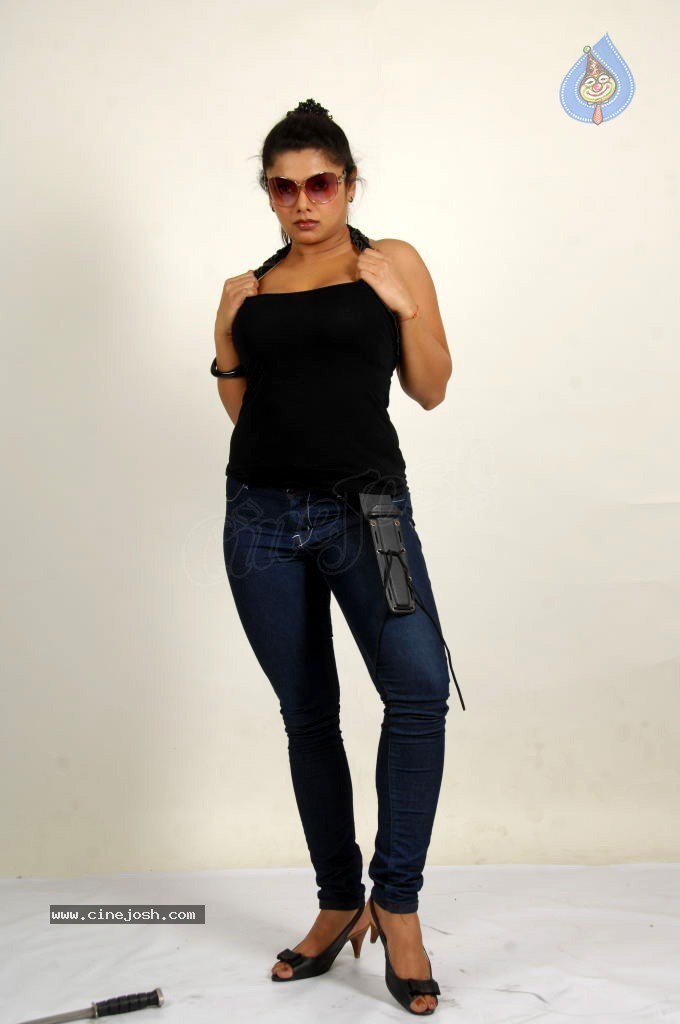 Swathika New Spicy Stills - 31 / 75 photos