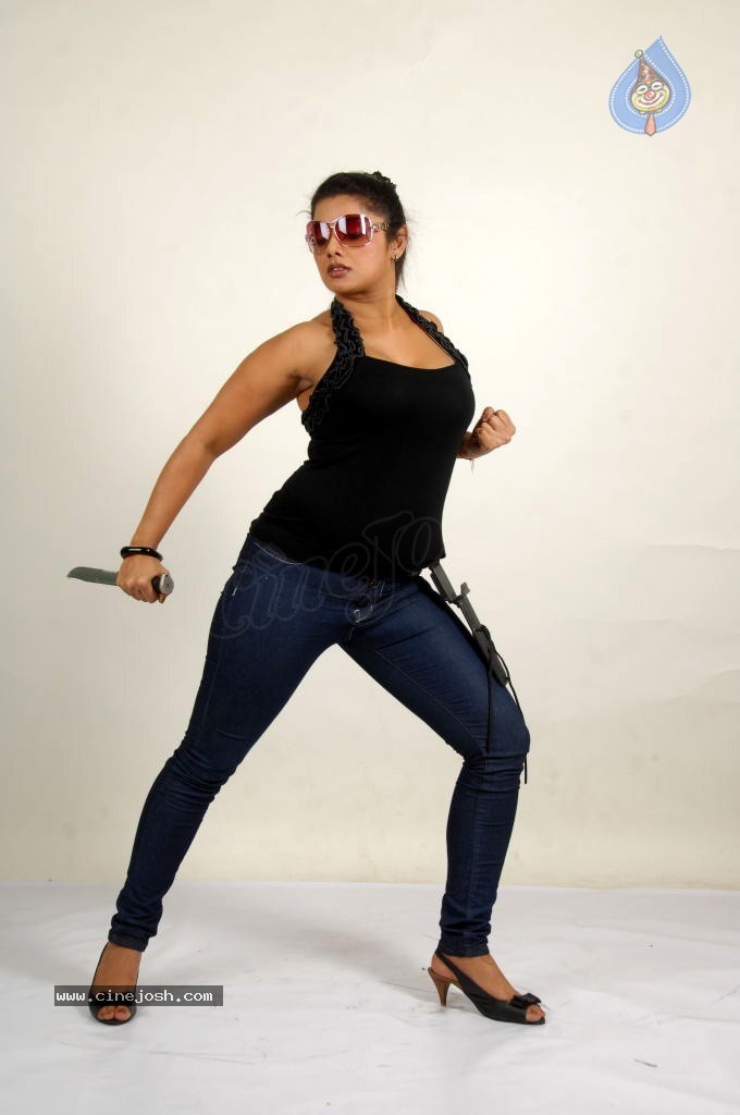 Swathika New Spicy Stills - 33 / 75 photos