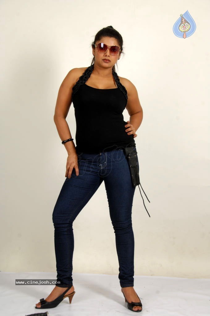 Swathika New Spicy Stills - 46 / 75 photos
