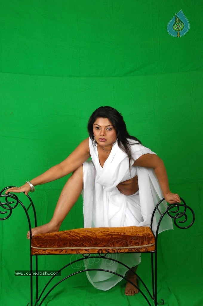 Swathika Spicy Photo Gallery - 23 / 71 photos
