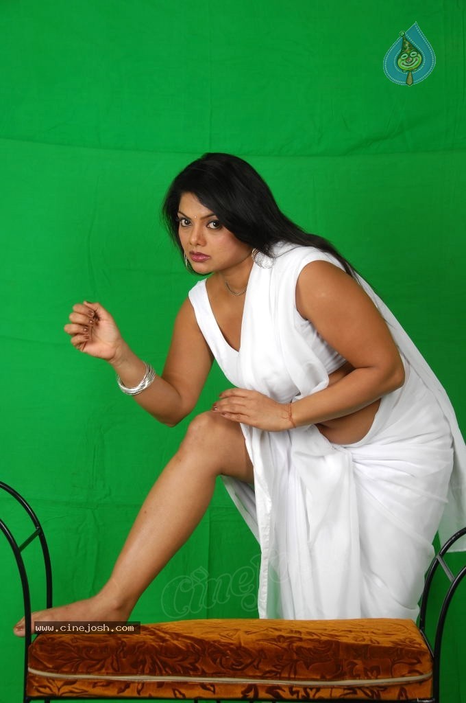 Swathika Spicy Photo Gallery - 24 / 71 photos