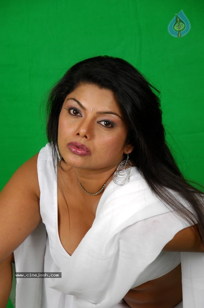 Swathika Spicy Photo Gallery - 26 / 71 photos