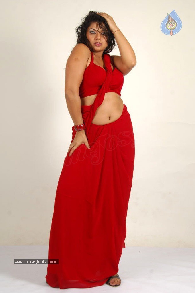 Swathika Spicy Stills - 13 / 84 photos