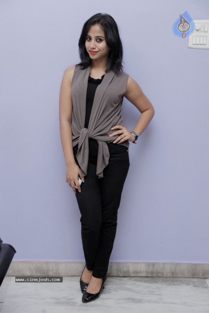 Swati Dixit Hot Stills - 9 / 73 photos