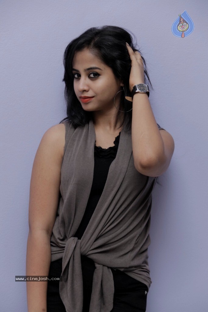 Swati Dixit Hot Stills - 18 / 73 photos