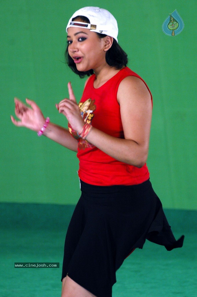 Swetha Basu Prasad Stills - 9 / 36 photos