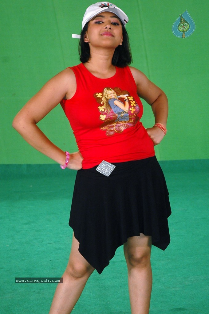 Swetha Basu Prasad Stills - 28 / 36 photos