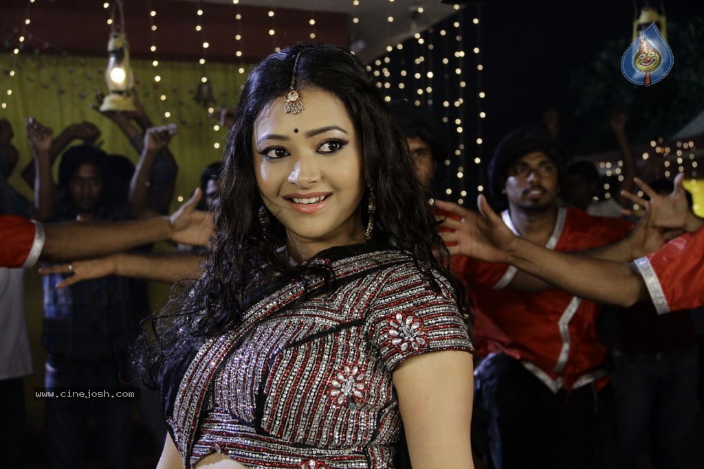 Swetha Basu Prasad New Spicy Stills - 34 / 151 photos