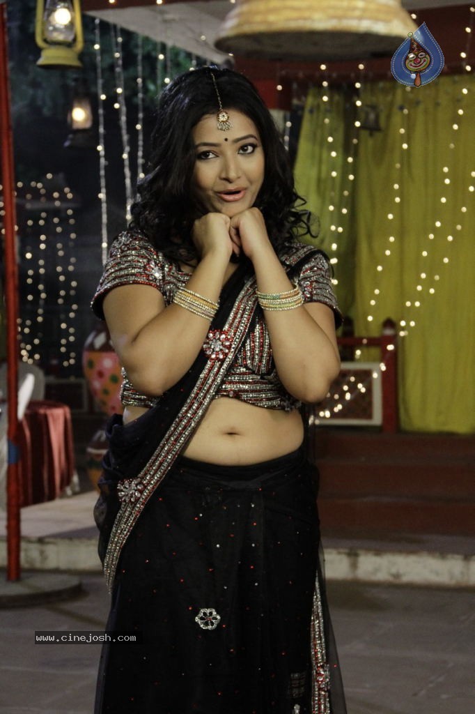 Swetha Basu Prasad New Spicy Stills - 107 / 151 photos
