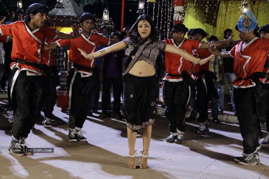 Swetha Basu Prasad New Spicy Stills - 118 / 151 photos