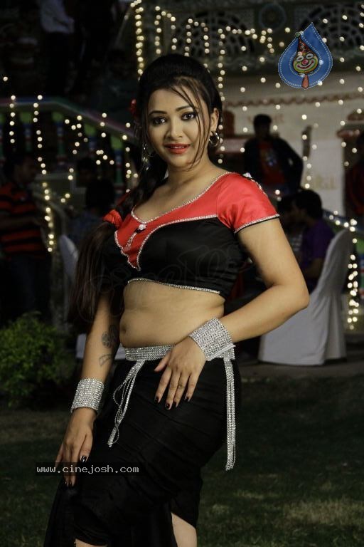 Swetha Basu Prasad Spicy Gallery - 65 / 132 photos