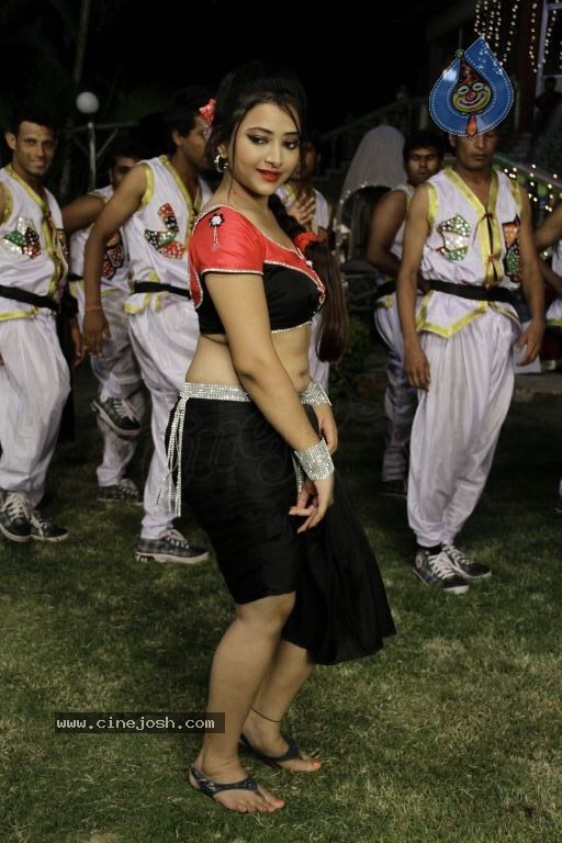 Swetha Basu Prasad Spicy Gallery - 76 / 132 photos