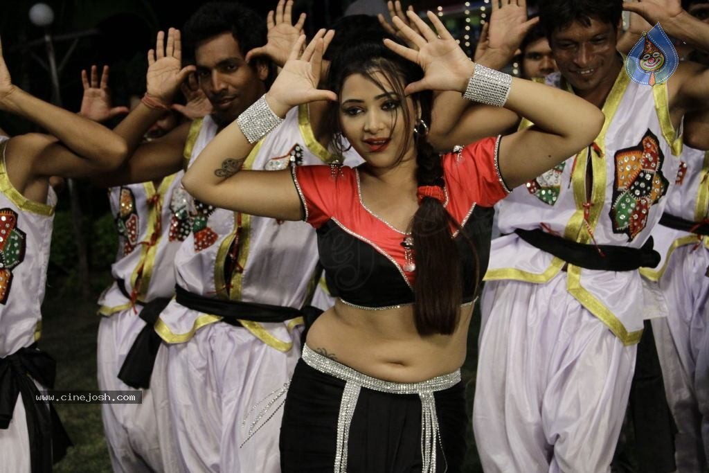 Swetha Basu Prasad Spicy Gallery - 107 / 132 photos