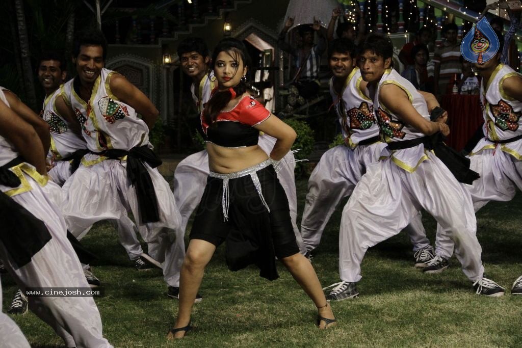 Swetha Basu Prasad Spicy Gallery - 128 / 132 photos