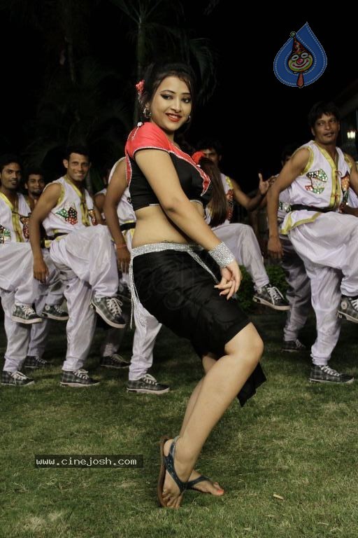 Swetha Basu Prasad Spicy Gallery - 131 / 132 photos