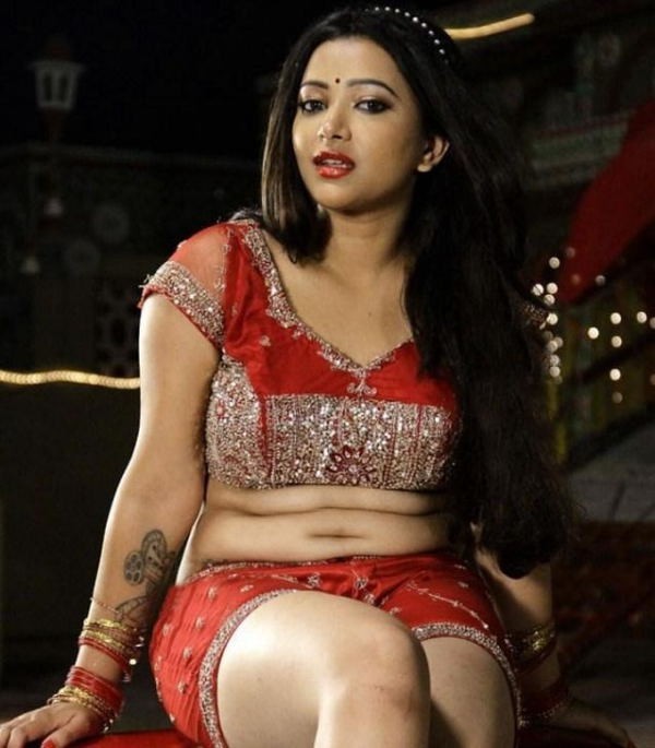 Swetha Basu Prasad Spicy Stills - 18 / 25 photos