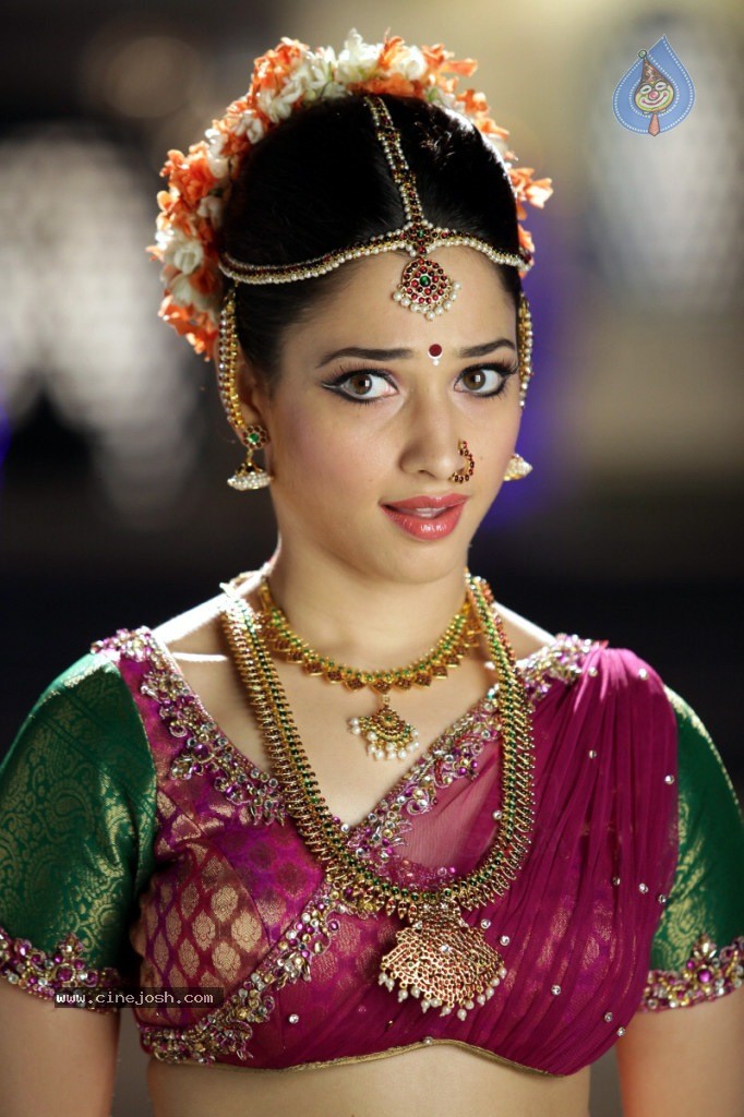 Tamanna New Hot Gallery - 15 / 140 photos