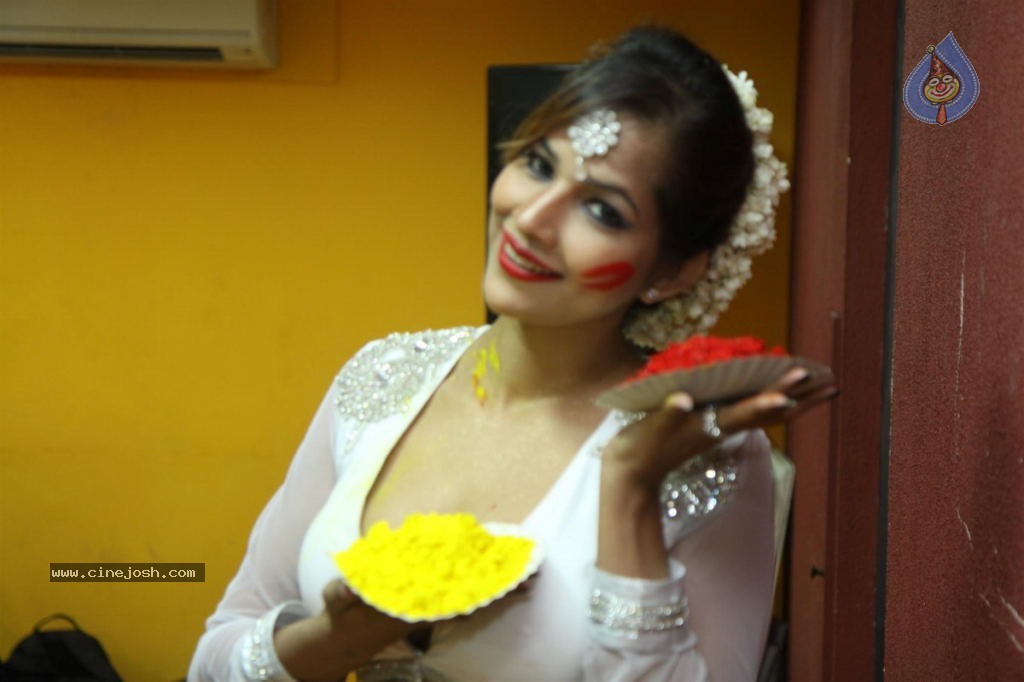 Tanisha Singh Holi Celebrations - 5 / 21 photos