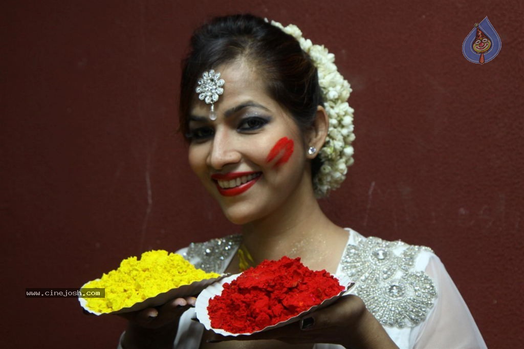 Tanisha Singh Holi Celebrations - 17 / 21 photos