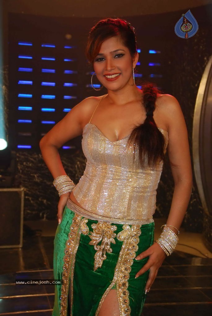 Tanisha Singh Spicy Stills - 13 / 37 photos