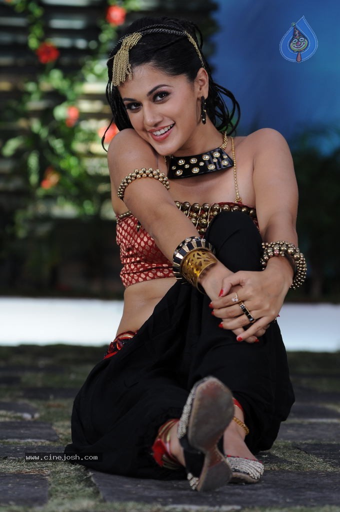 Tapsee Hot Photos - 4 / 34 photos