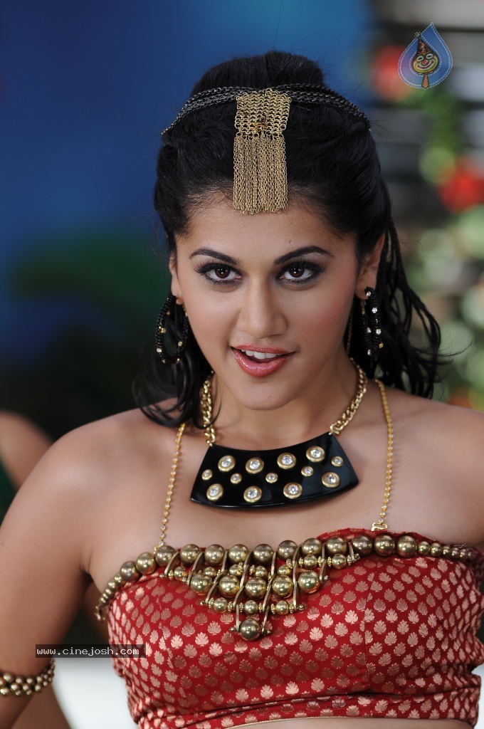 Tapsee Hot Photos - 23 / 34 photos